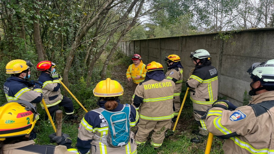 Bomberos del área lacustre y cordillerana Cautín sur, realizan capacitación en incendios forestales